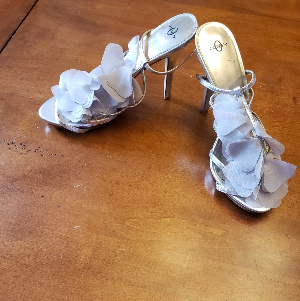 Joey Metallic Silver High Heel Platform Pump Size 11